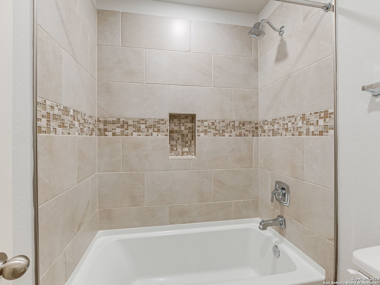 16011 Babcock Road, Unit 22 San Antonio, TX 78255 - Photo 16 of 20 a bathroom with a shower and a bathtub