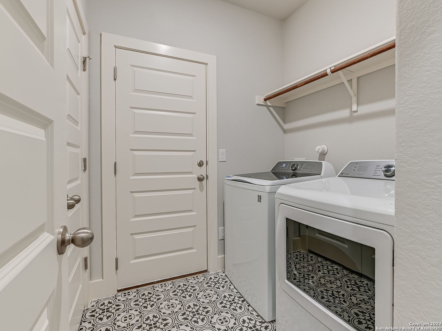 16011 Babcock Road, Unit 22 San Antonio, TX 78255 - Photo 8 of 20 a utility room with a washer and dryer