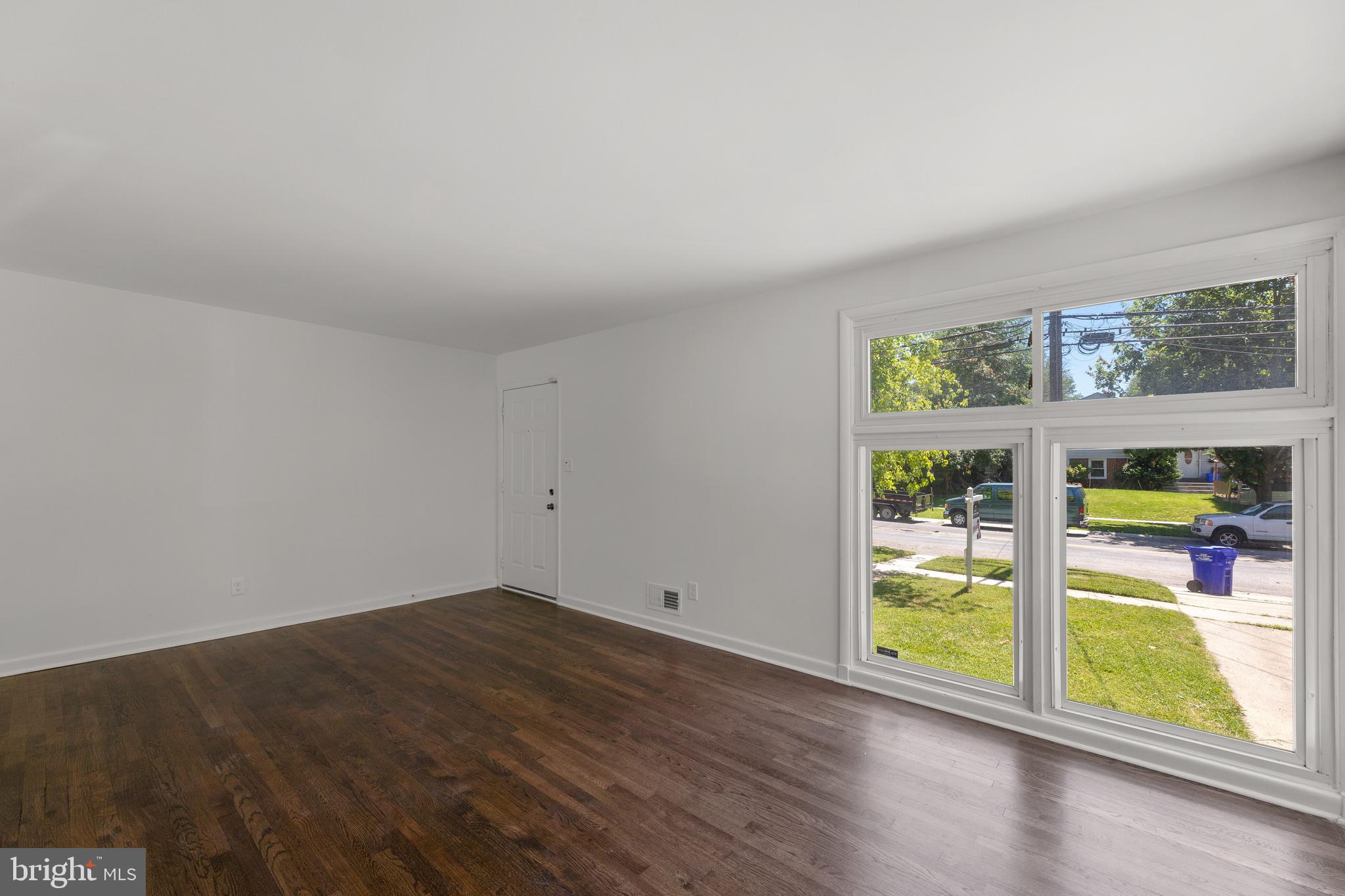 4303 Havard Street Silver Spring, MD 20906 - Photo 2 of 31 Living Room