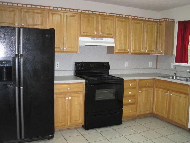 6089 Hunters Point Pike Lebanon, TN 37087 - Photo 6 of 17 Spacious eat-in kitchen with all appliances, French door that leads to deck.