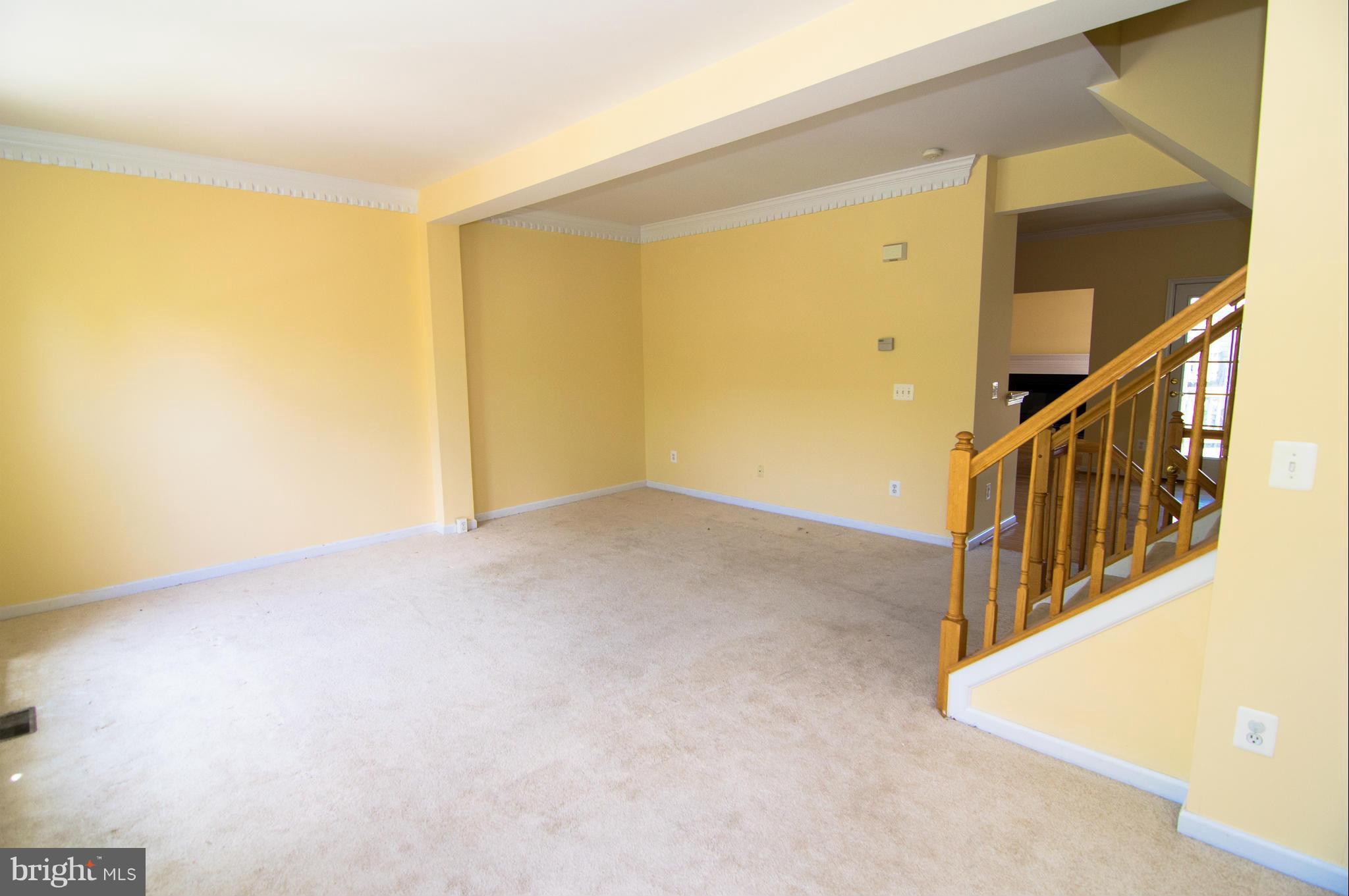 43004 Center Street Chantilly, VA 20152 - Photo 13 of 30 Main Level Living Room