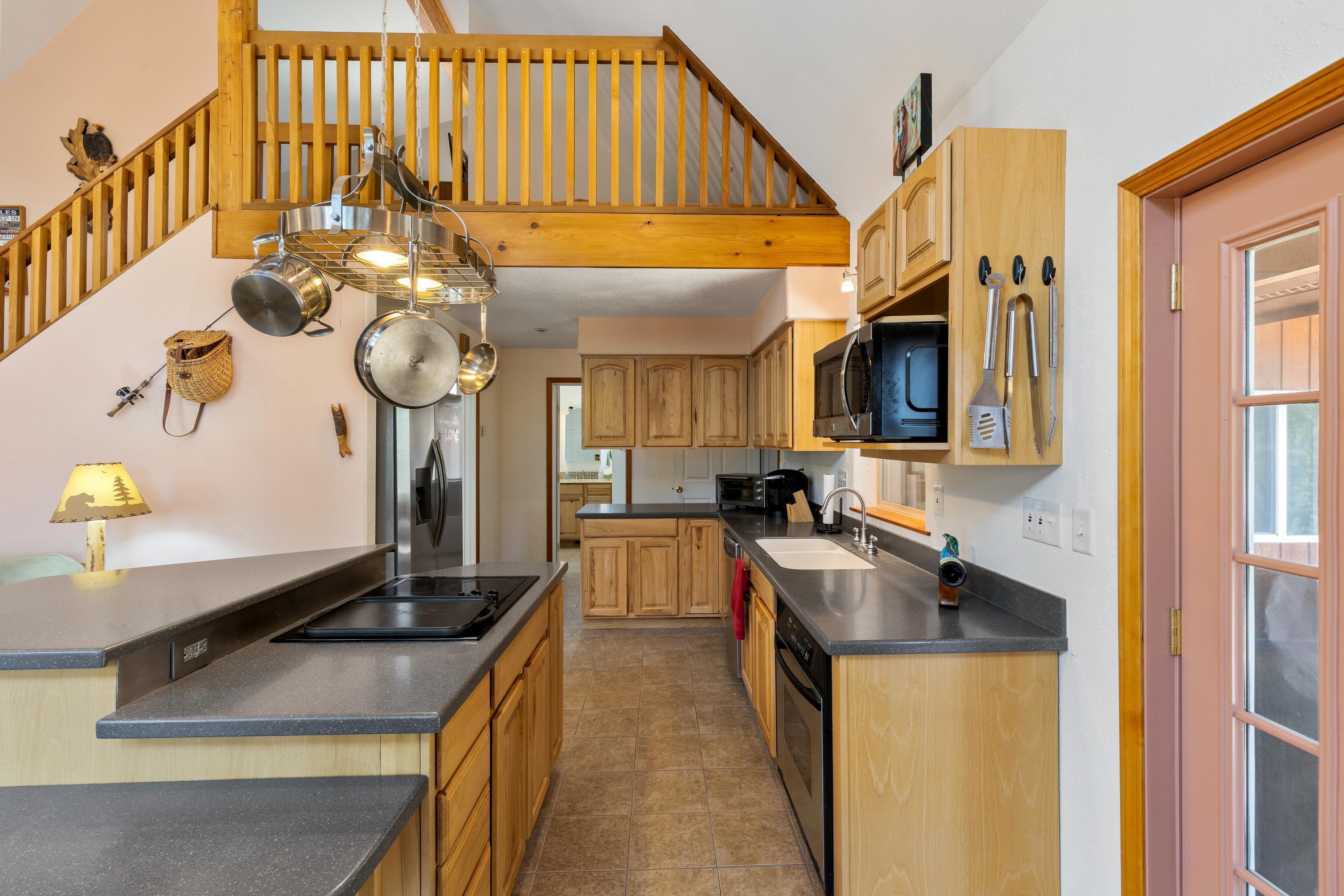 123819 2 Rivers Road Crescent Lake, OR 97733 - Photo 17 of 40 Kitchen