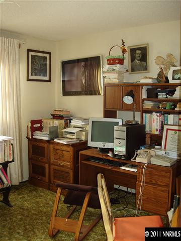 570 Cyma Circle Reno, NV 89503 - Photo 12 of 13 a room with a desk and workspace