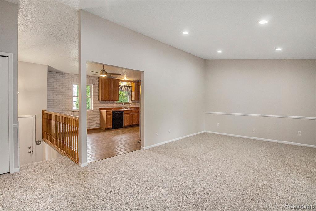 14112 North Road Fenton, MI 48430 - Photo 5 of 20
