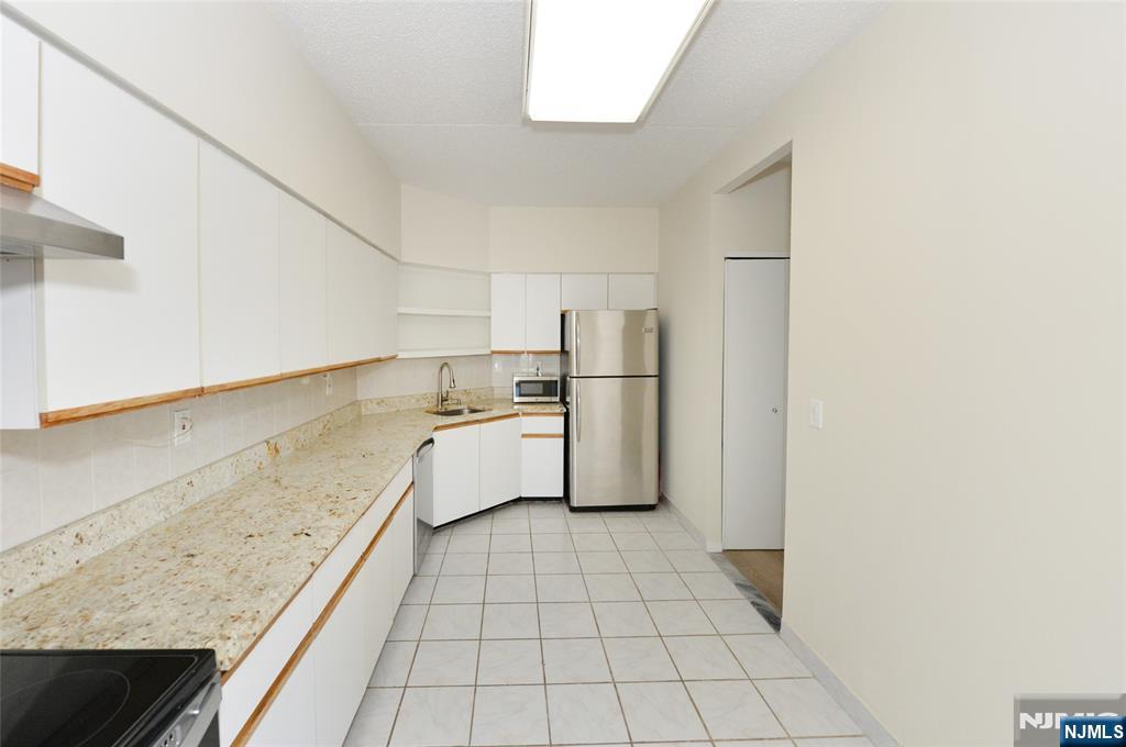 1077 River, Unit PH6 Edgewater, NJ 07020 - Photo 14 of 21