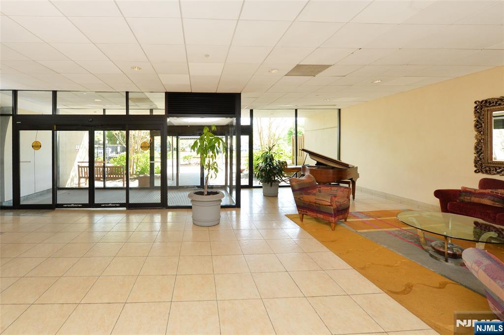 1077 River, Unit PH6 Edgewater, NJ 07020 - Photo 19 of 21