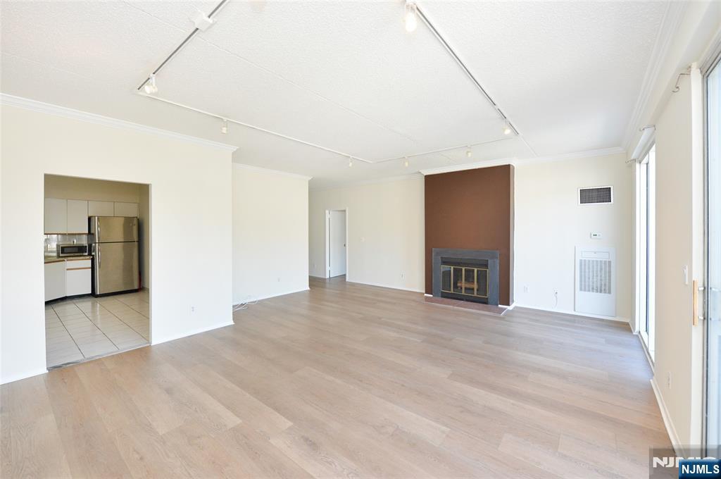 1077 River, Unit PH6 Edgewater, NJ 07020 - Photo 3 of 21