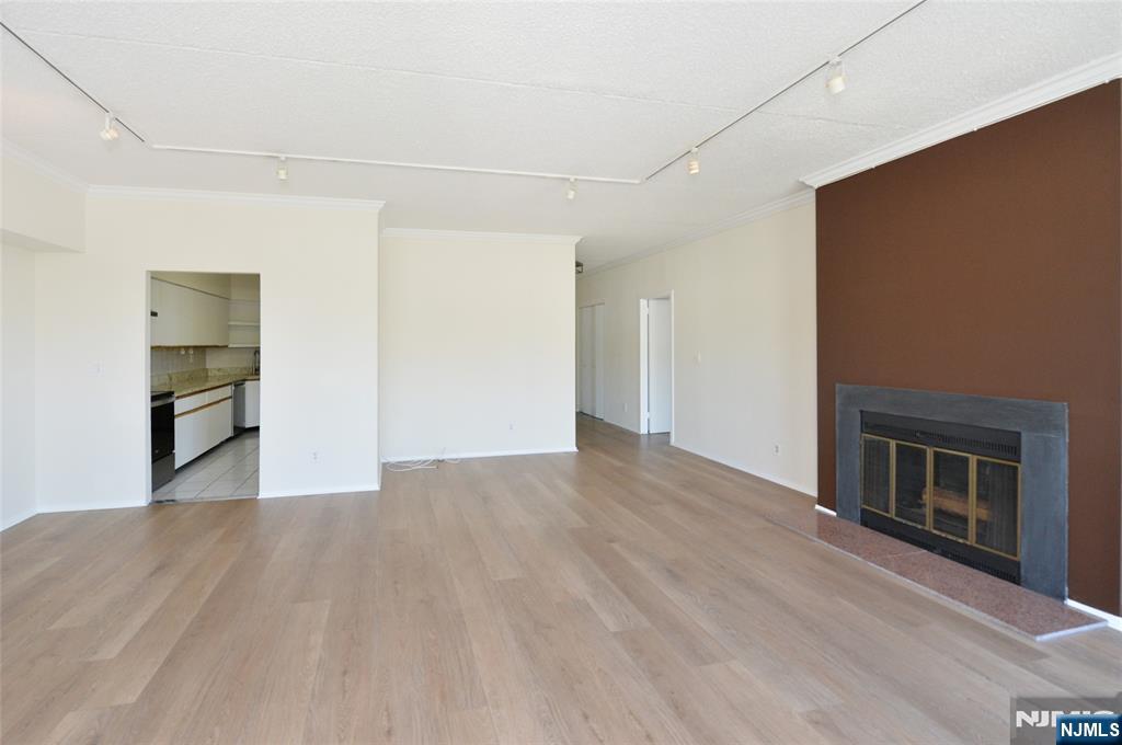 1077 River, Unit PH6 Edgewater, NJ 07020 - Photo 5 of 21