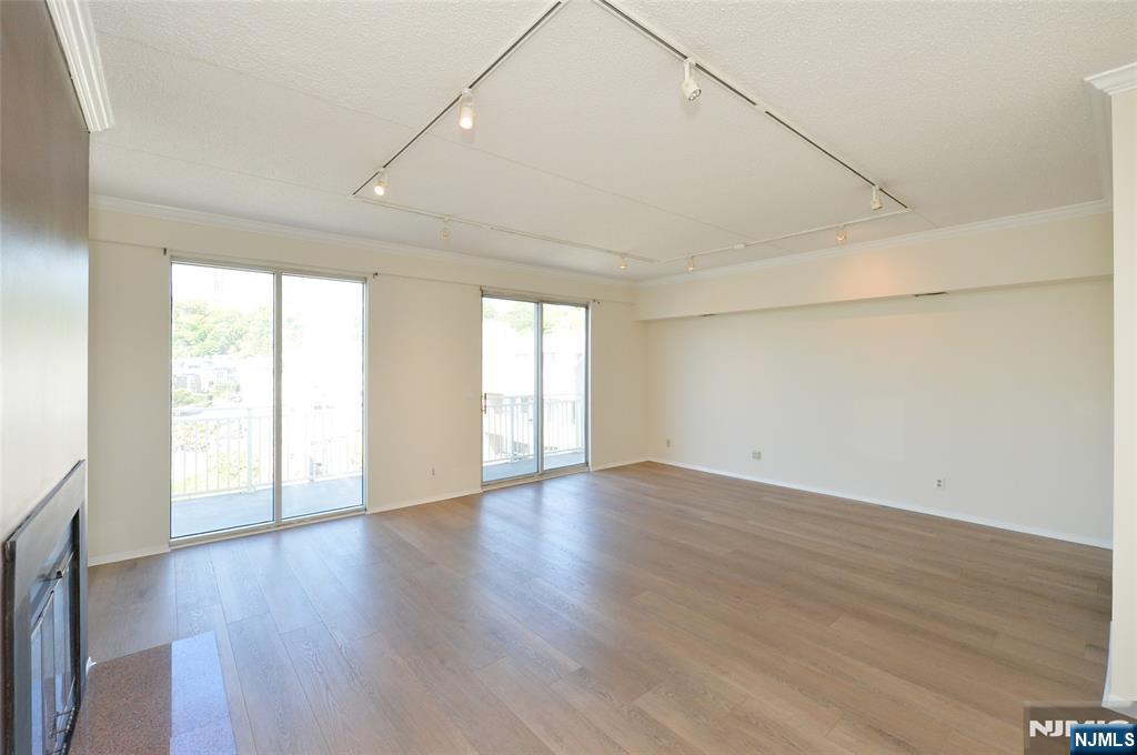 1077 River, Unit PH6 Edgewater, NJ 07020 - Photo 8 of 21