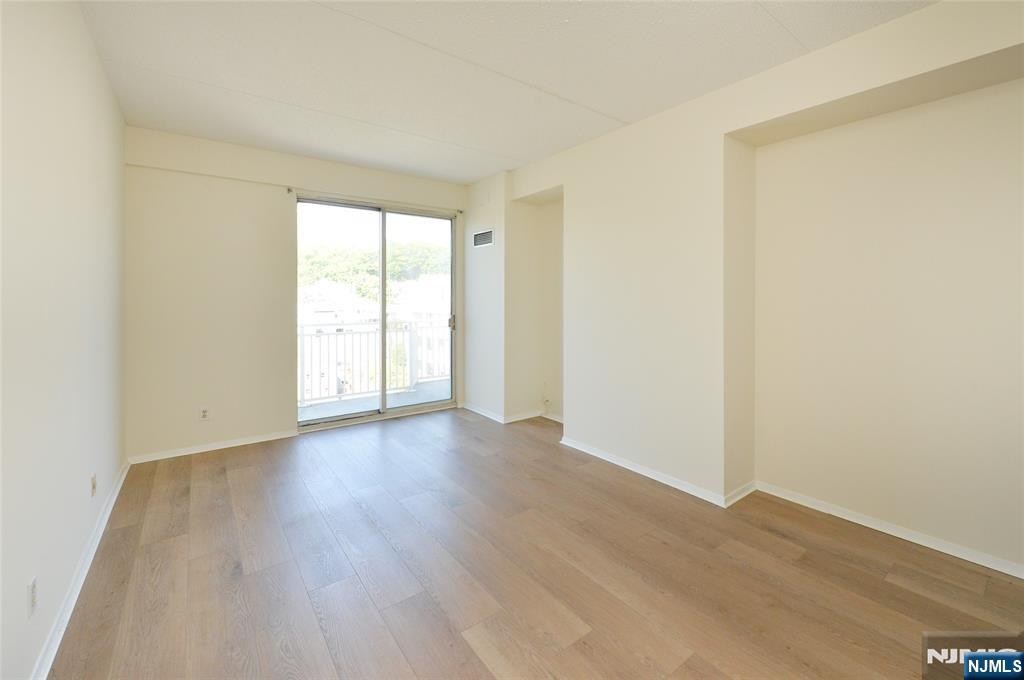 1077 River, Unit PH6 Edgewater, NJ 07020 - Photo 9 of 21