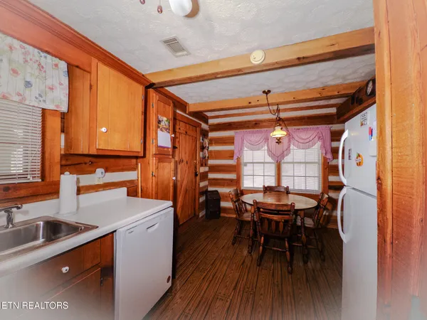 $219,000 | 100 Sioux Lane, Byrdstown, TN 38549