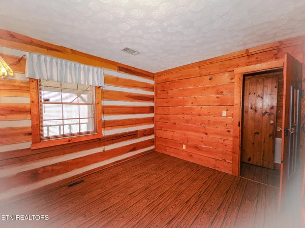 $219,000 | 100 Sioux Lane, Byrdstown, TN 38549