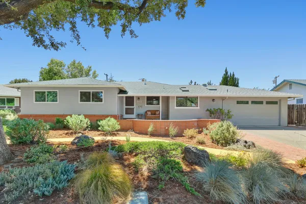 $889,000 | 819 Sycamore Lane, Davis, CA 95616
