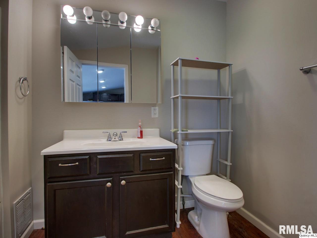 618 Monroe Street Quincy, IL 62301 - Photo 7 of 17 Gallery Image 7