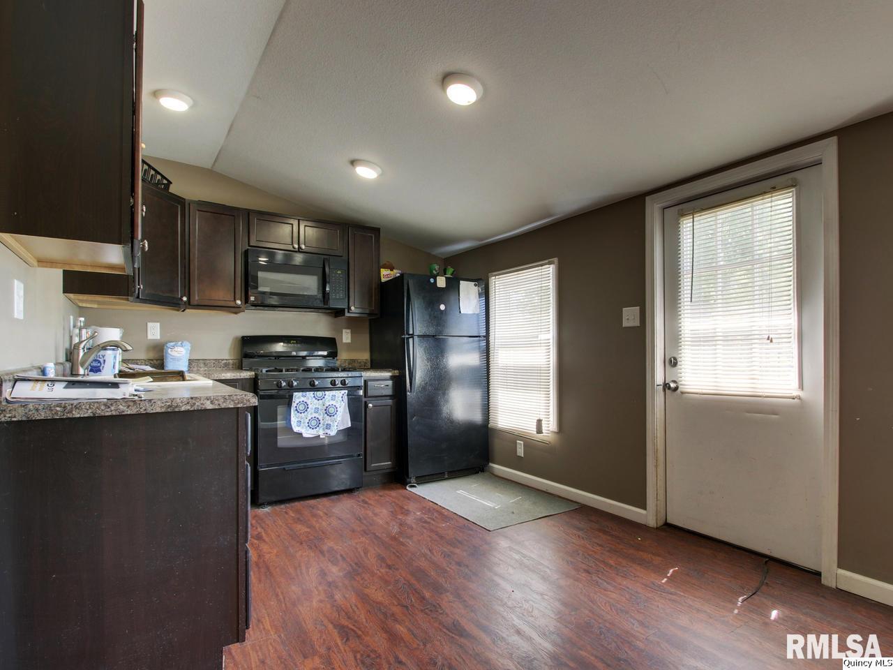 618 Monroe Street Quincy, IL 62301 - Photo 8 of 17 Gallery Image 8