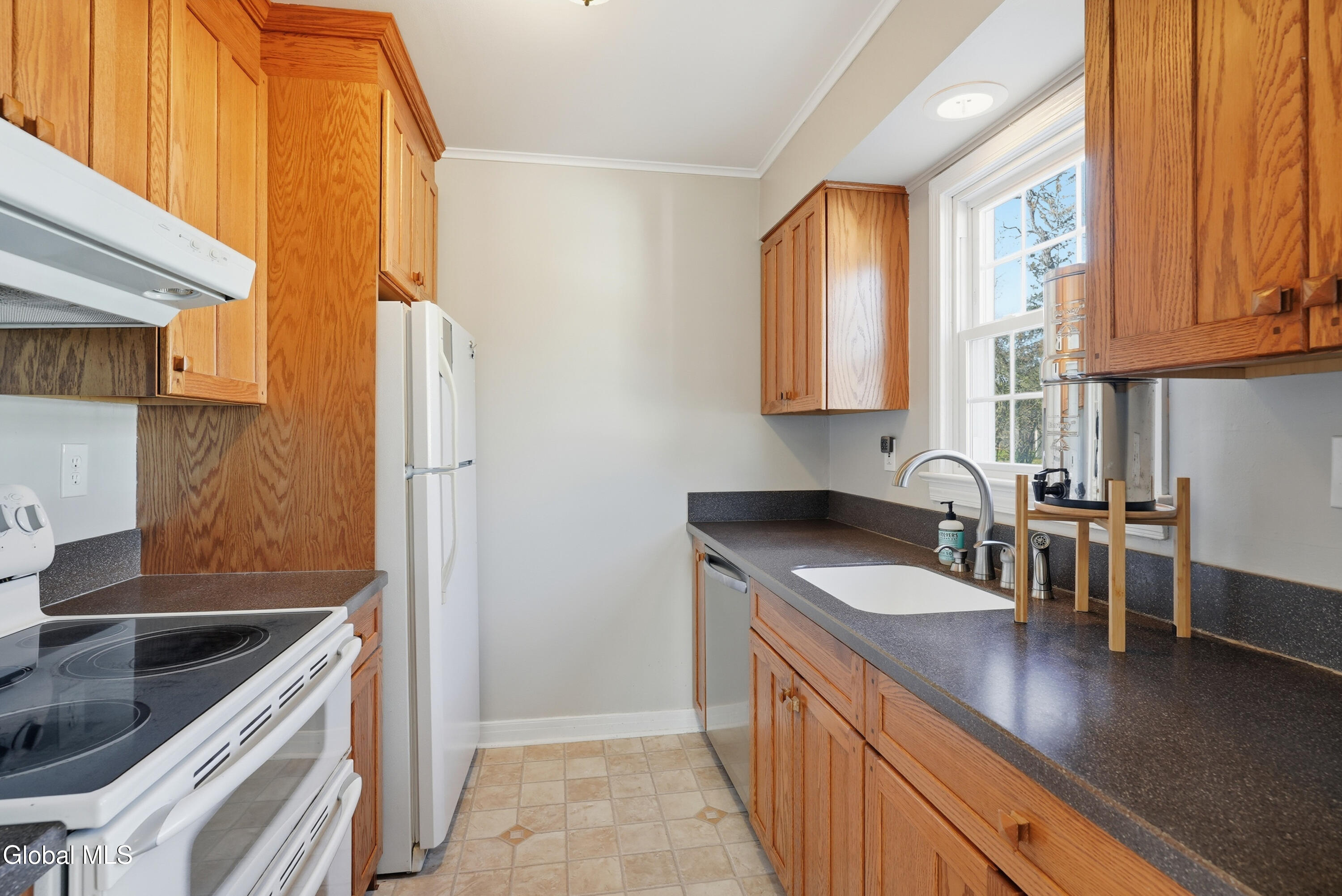 2049 Hoover Road Niskayuna, NY 12309 - Photo 12 of 34 13