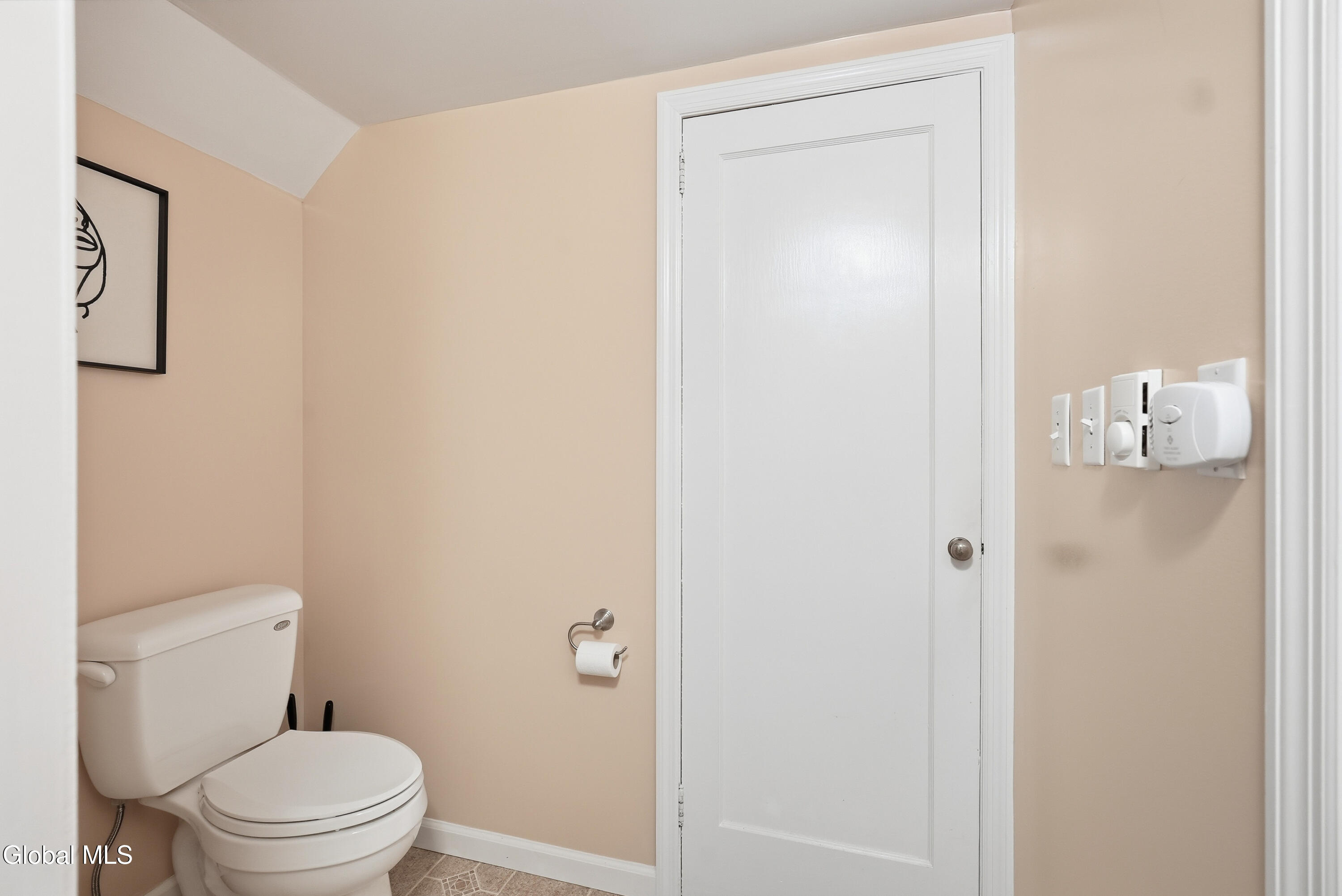 2049 Hoover Road Niskayuna, NY 12309 - Photo 22 of 34 23 (1)