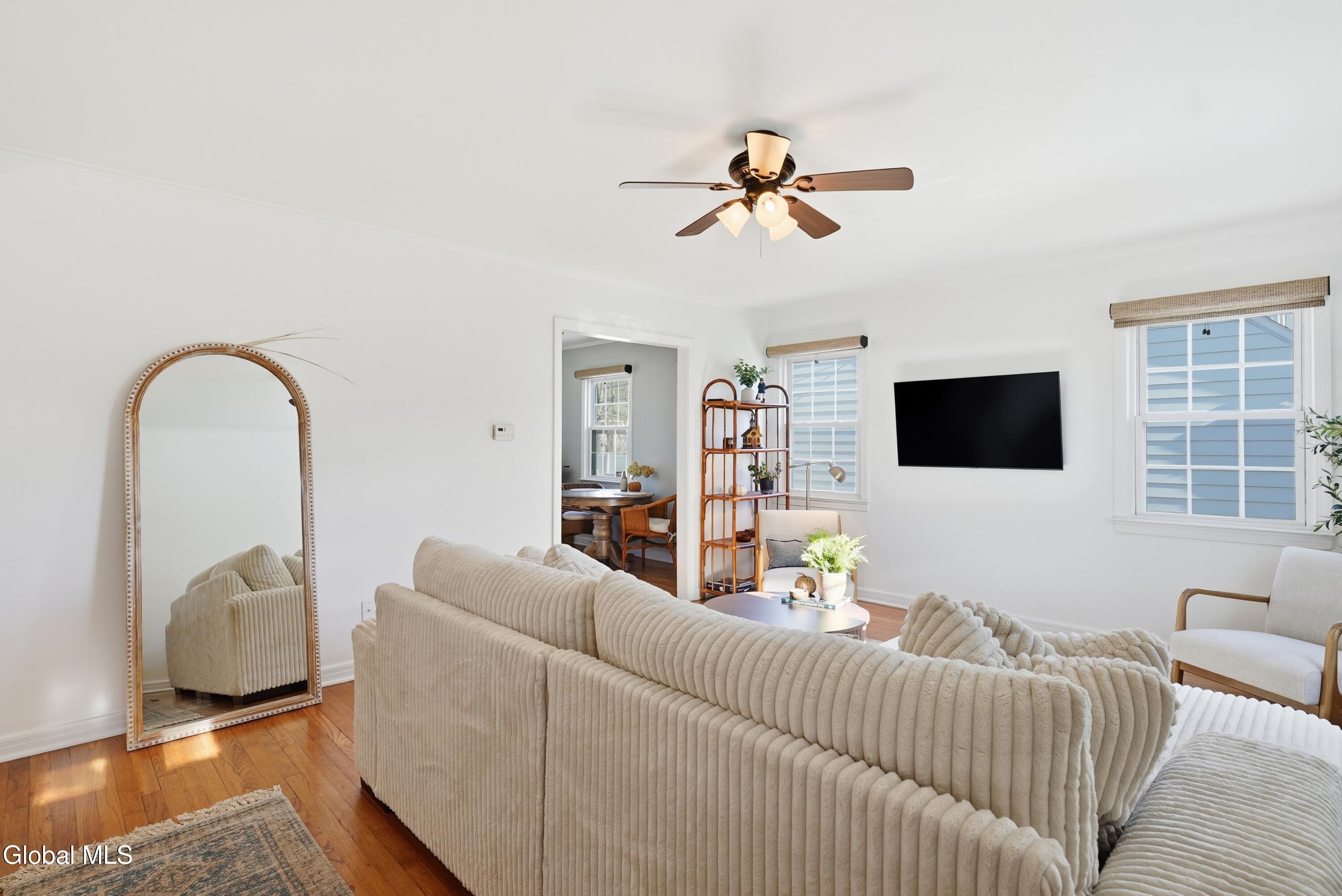 2049 Hoover Road Niskayuna, NY 12309 - Photo 6 of 34 7 (1)