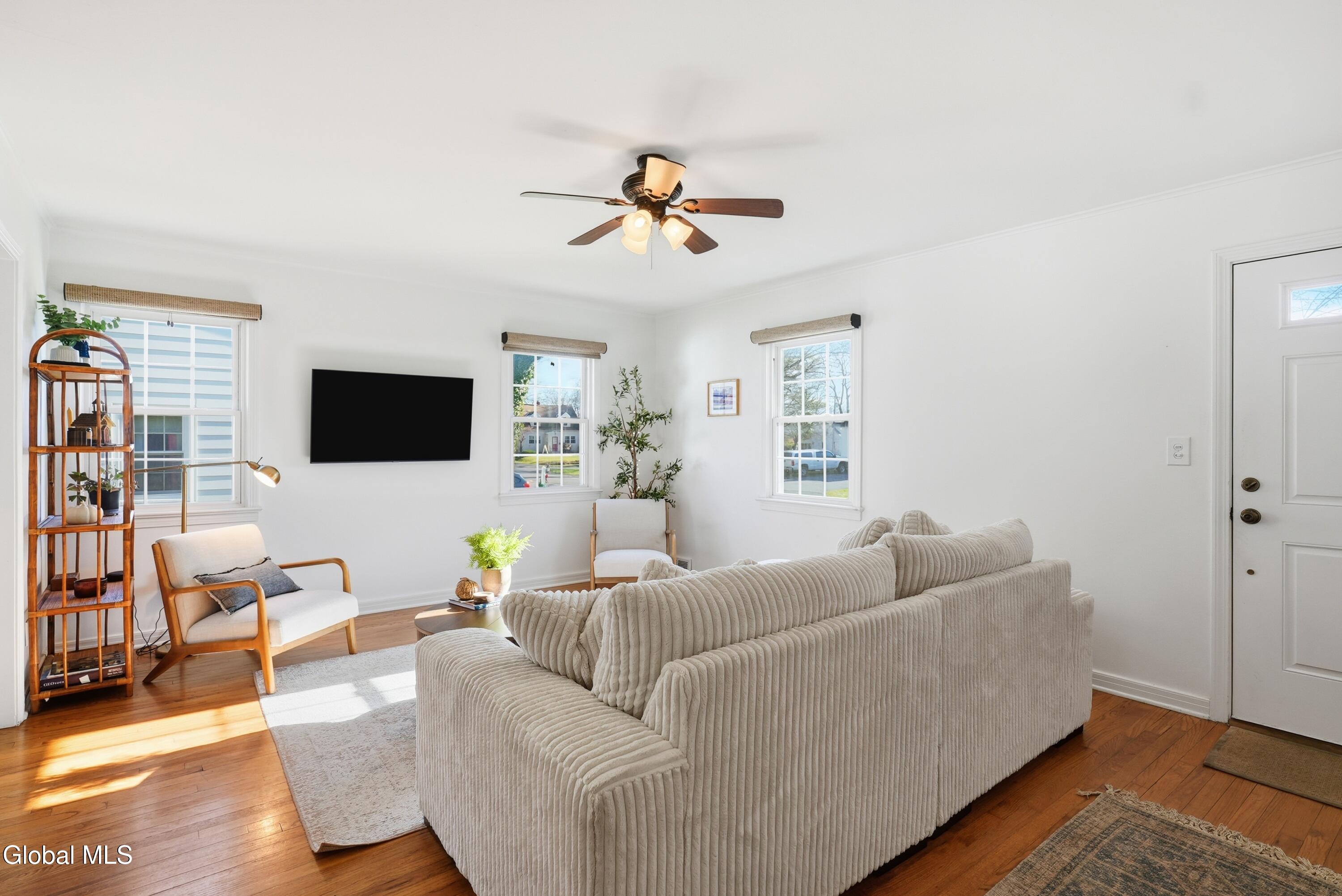 2049 Hoover Road Niskayuna, NY 12309 - Photo 7 of 34 8