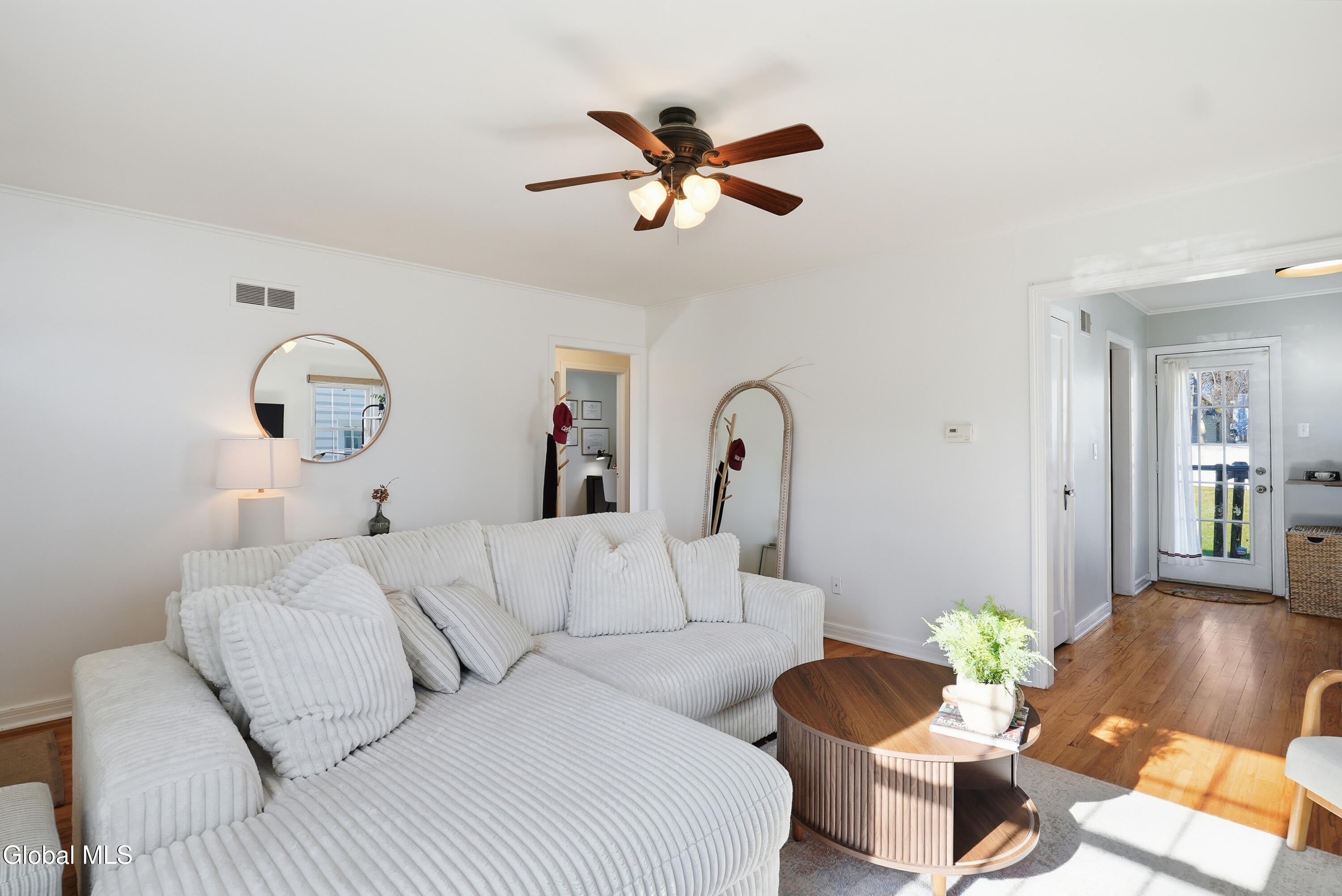 2049 Hoover Road Niskayuna, NY 12309 - Photo 9 of 34 10 (1)