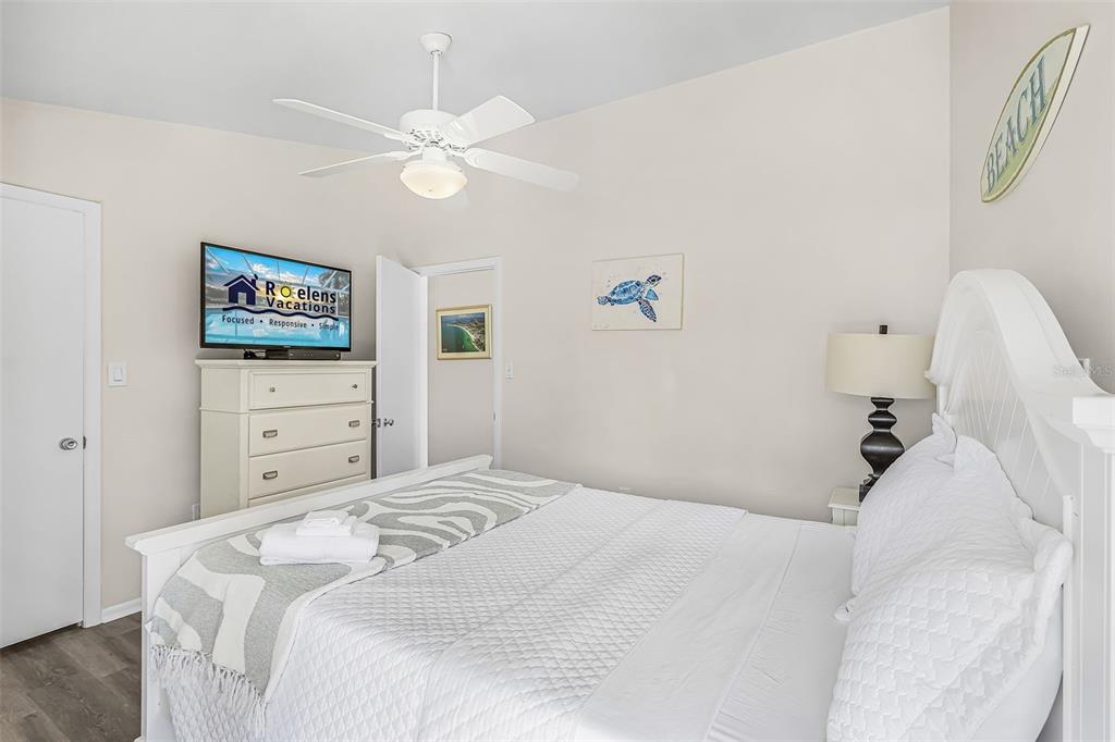 6020 Midnight Pass Road Sarasota, FL 34242 - Photo 15 of 18