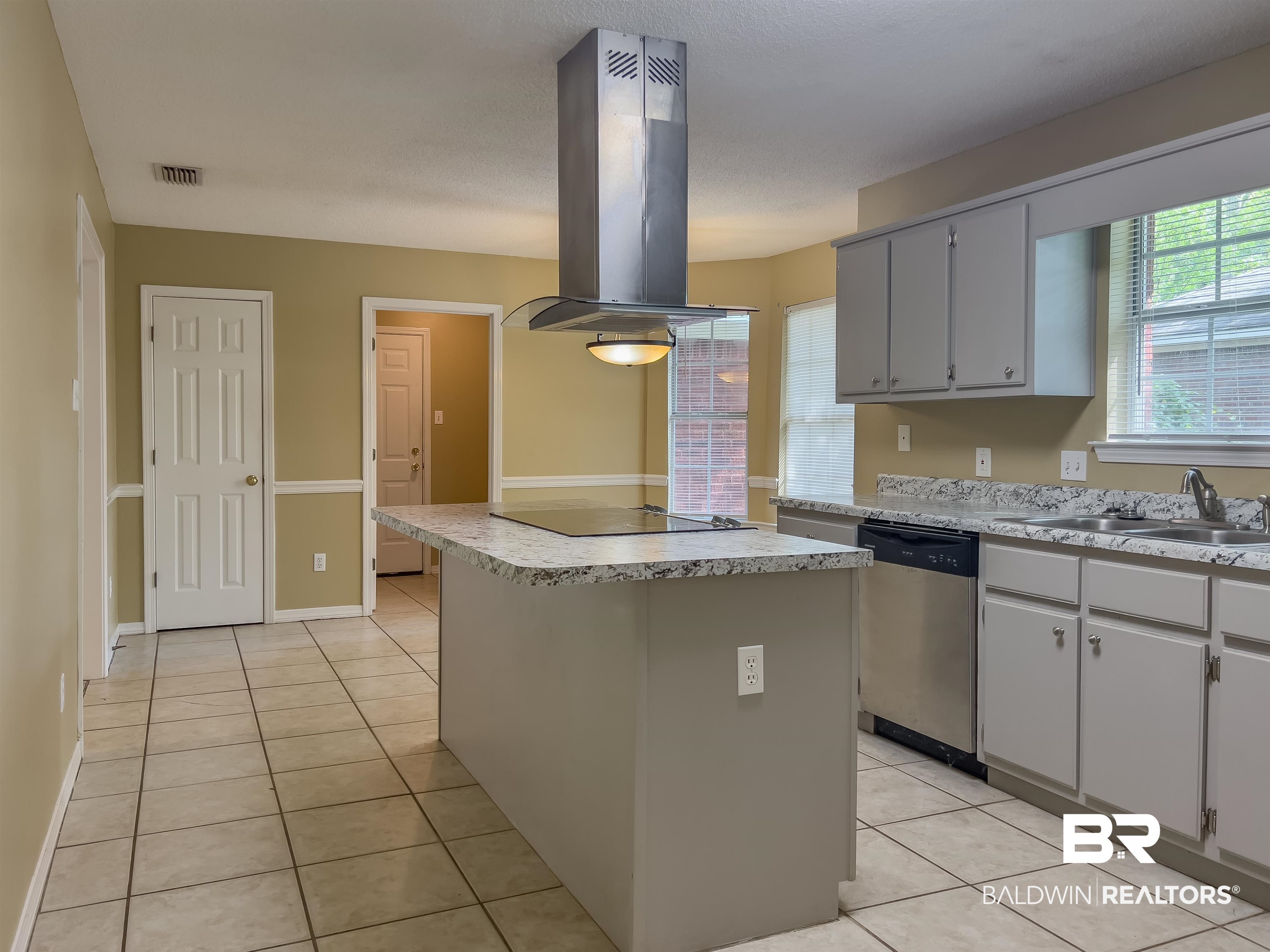 125 Lakeview Loop Daphne, AL 36526 - Photo 2 of 22