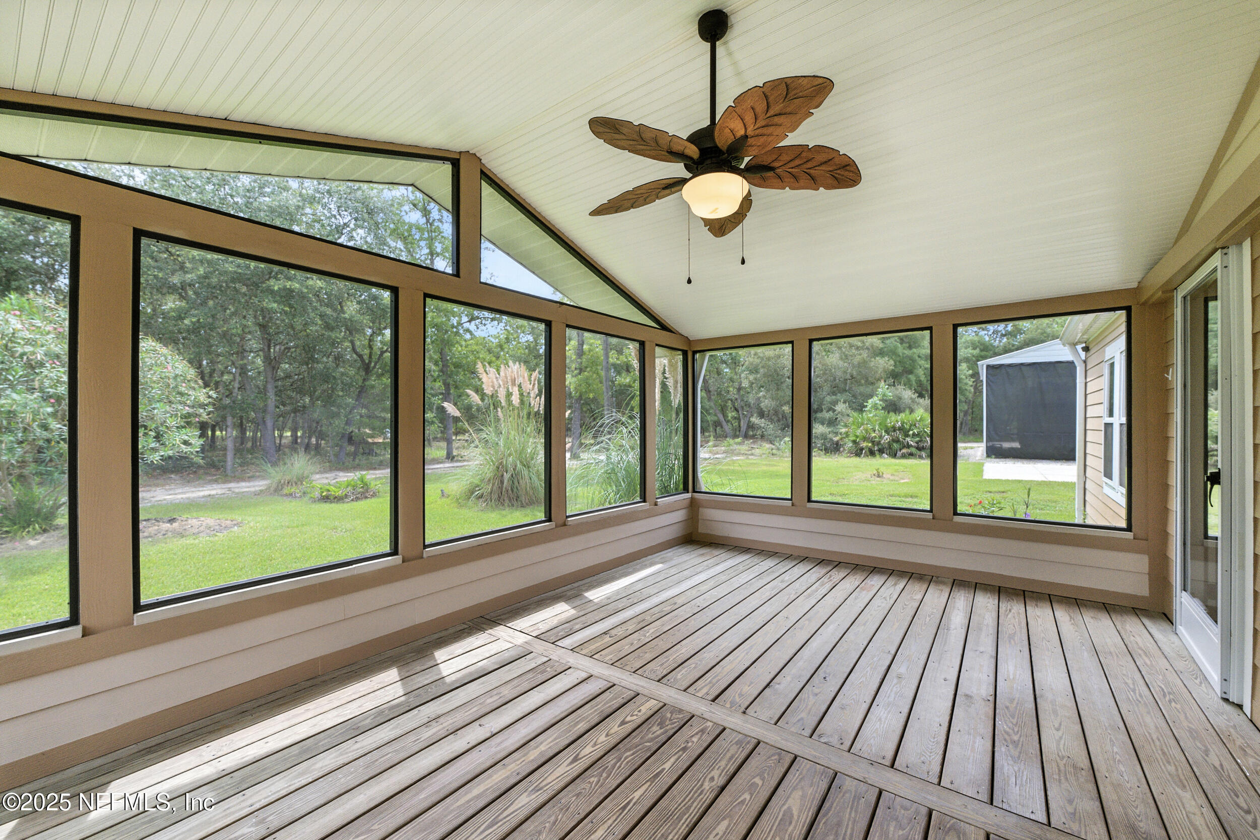 209 Thunder Road Interlachen, FL 32148 - Photo 17 of 44 209 thunder rd, interlachen, fl 32148008