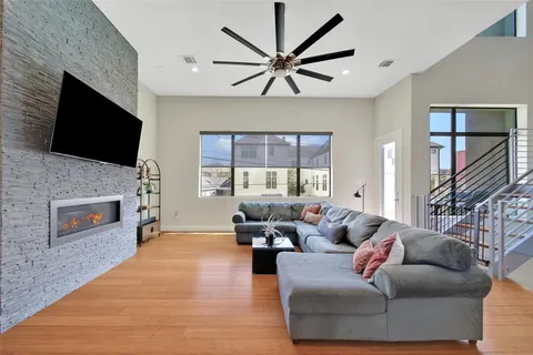 $610,000 | 1407 Hickory Street, Houston, TX 77007