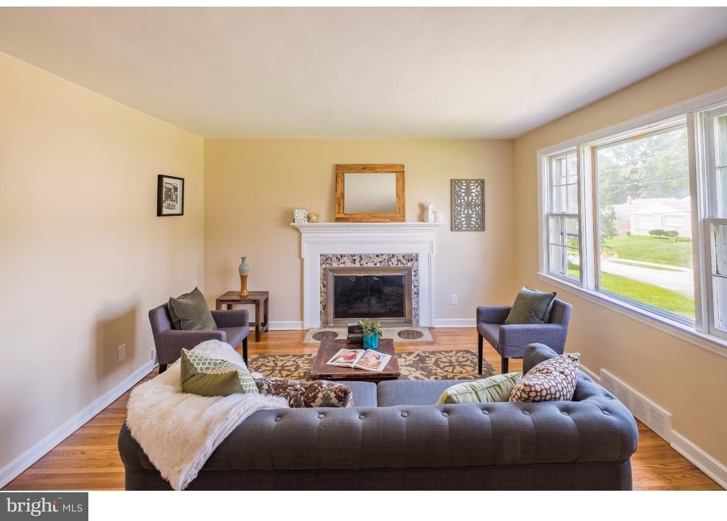 105 Glendale Road Havertown, PA 19083 - Photo 5 of 25 Living Room