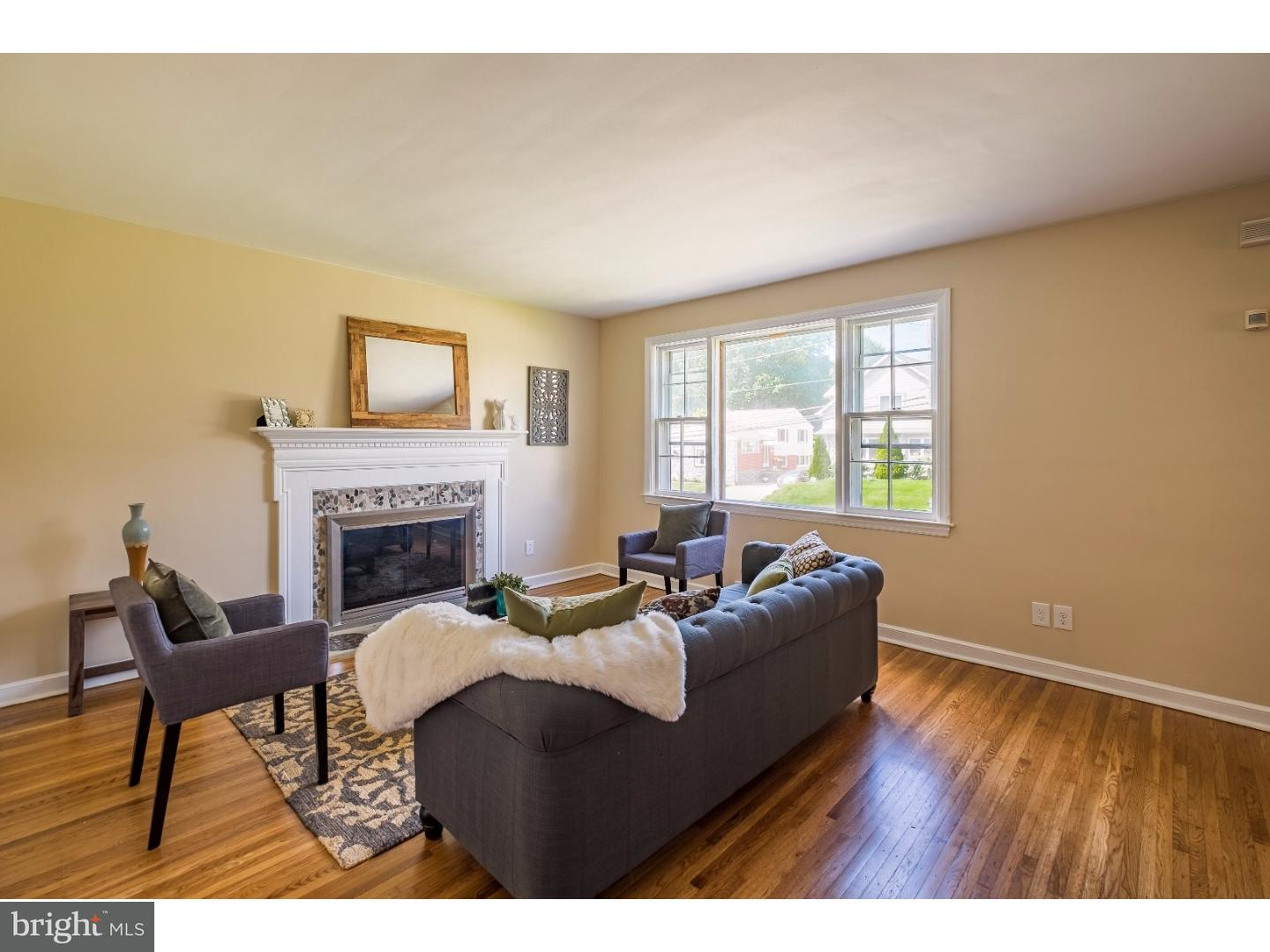 105 Glendale Road Havertown, PA 19083 - Photo 7 of 25 Living Room