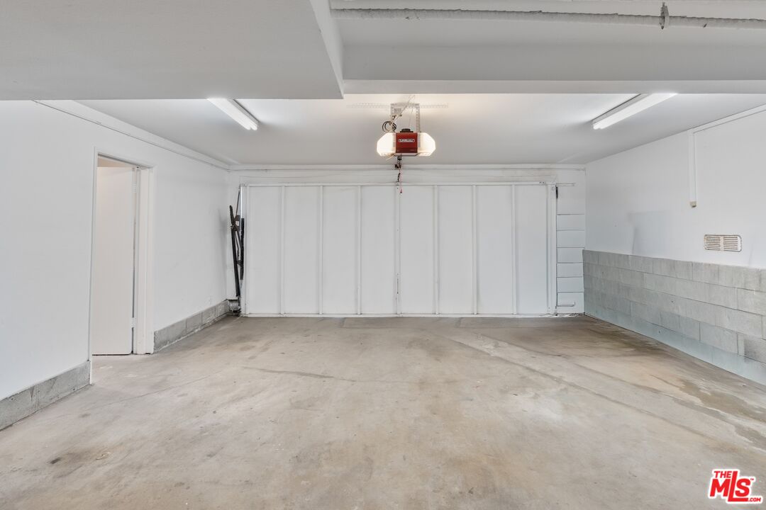 114 Fleet Street Marina del Rey, CA 90292 - Photo 22 of 26 a view of an empty room