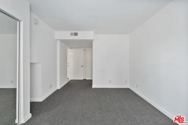 a view of an outdoor space in the house