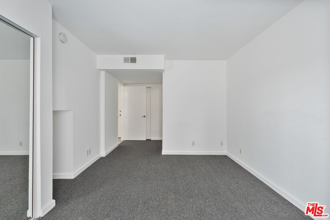 114 Fleet Street Marina del Rey, CA 90292 - Photo 24 of 26 a view of room