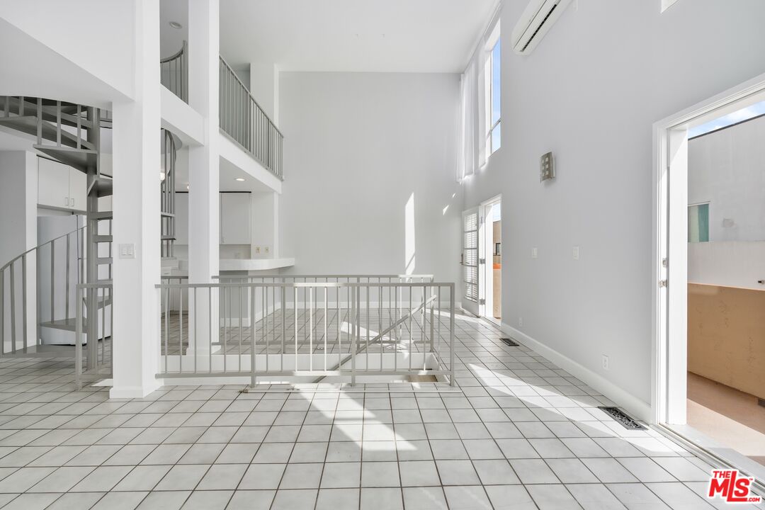 114 Fleet Street Marina del Rey, CA 90292 - Photo 5 of 26 a view of an entryway with white walls