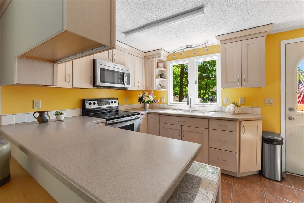 12 Wildwood Road Danvers, MA 01923 - Photo 9 of 35