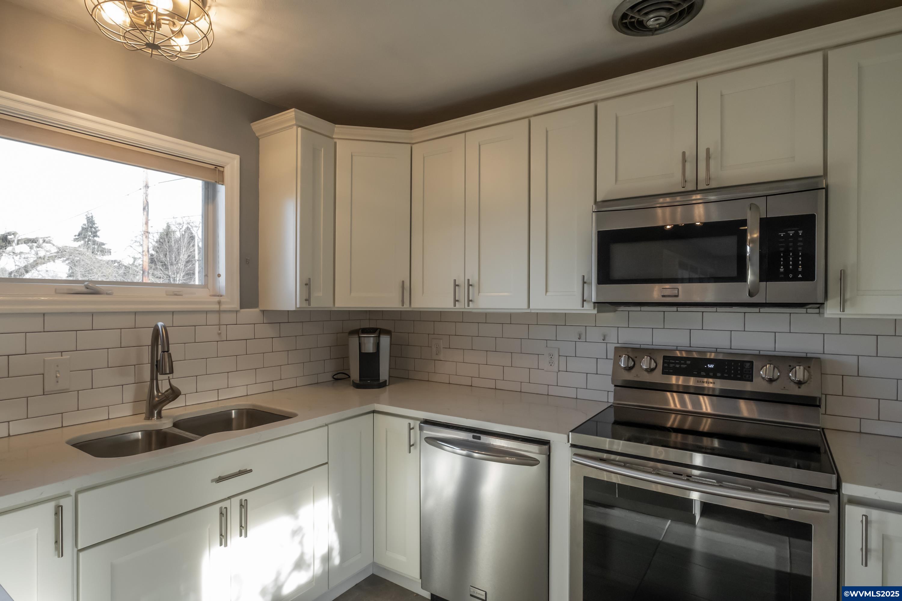 828 Lawnridge Street Southwest Albany, OR 97321 - Photo 15 of 50 Gallery Image 15