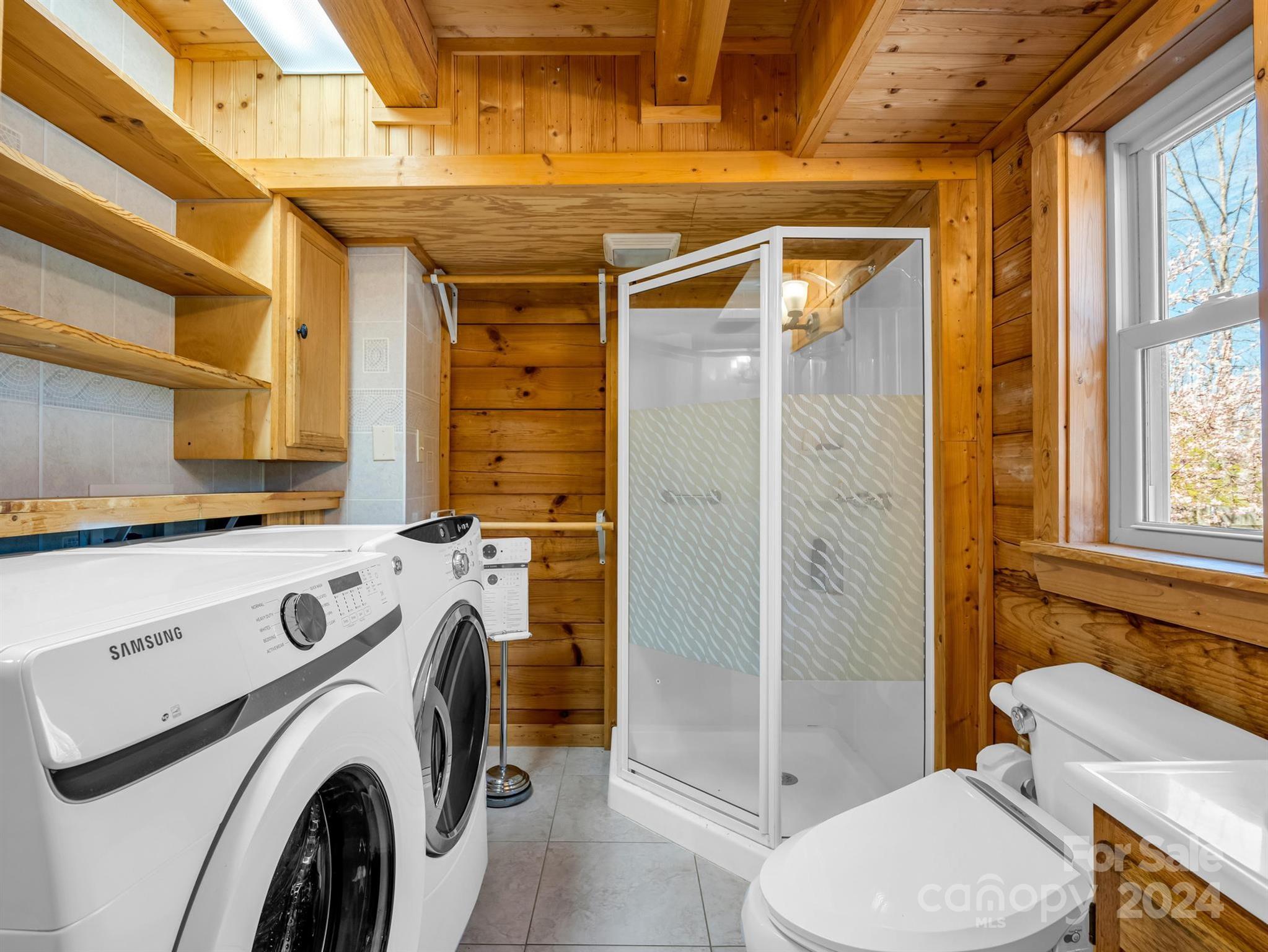 399 River Ridge Parkway Rutherfordton, NC 28139 - Photo 6 of 48 a utility room with dryer and washer