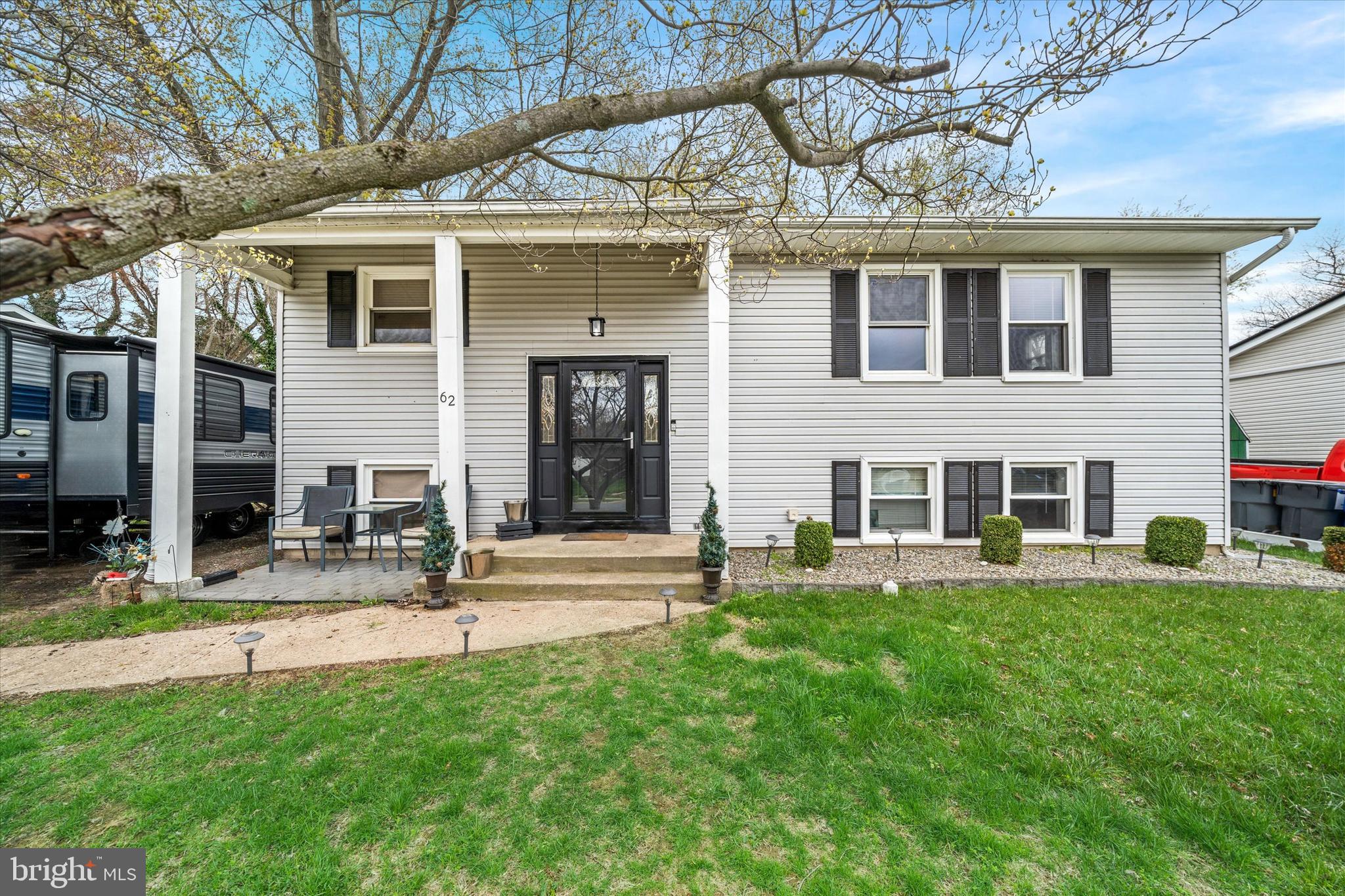 62 Queens Way Newark, DE 19713 - Photo 3 of 34 a view of a building with a yard