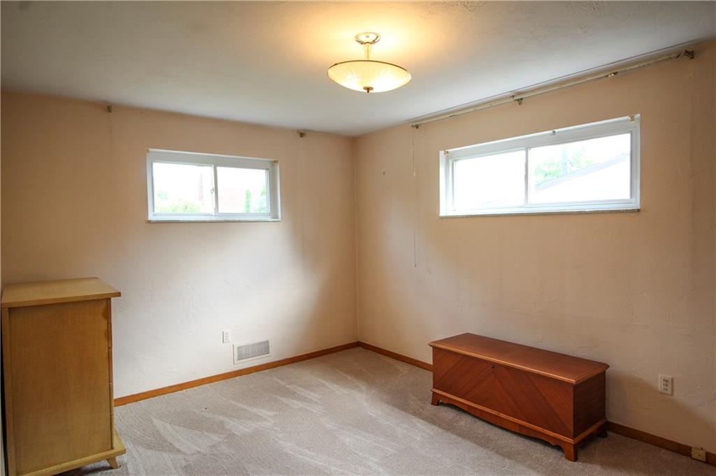 637 Greenlee Road Pittsburgh, PA 15227 - Photo 17 of 25 Gallery Image 17