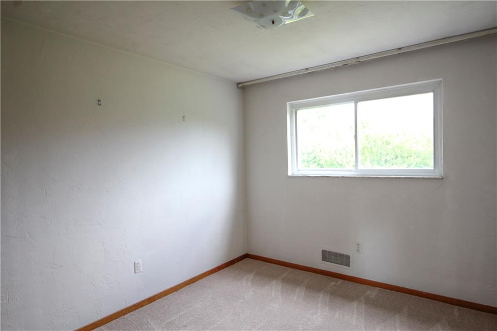 637 Greenlee Road Pittsburgh, PA 15227 - Photo 18 of 25 Gallery Image 18