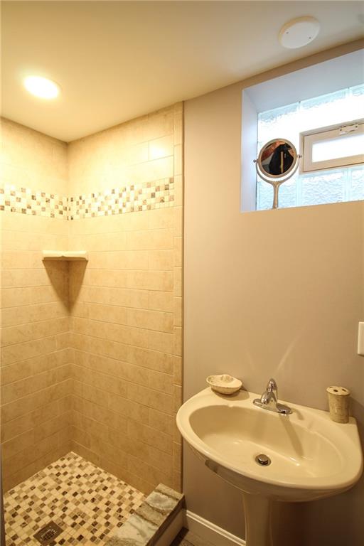 637 Greenlee Road Pittsburgh, PA 15227 - Photo 20 of 25 Gallery Image 20