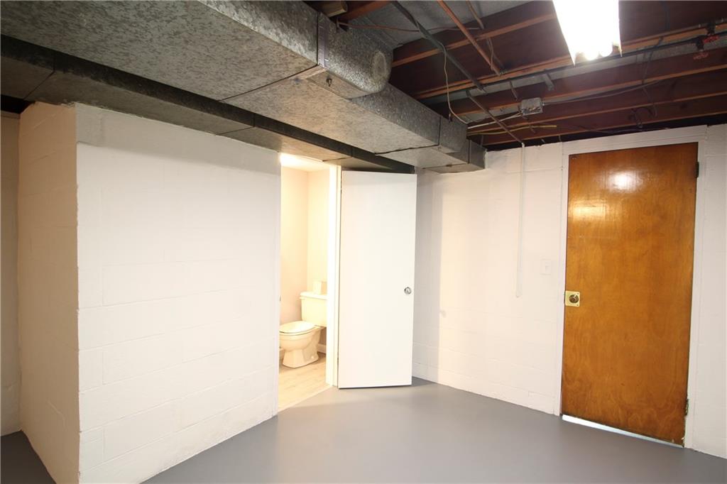 637 Greenlee Road Pittsburgh, PA 15227 - Photo 22 of 25 Gallery Image 22
