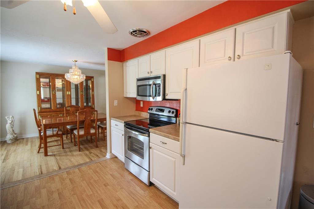637 Greenlee Road Pittsburgh, PA 15227 - Photo 10 of 25 Kitchen with all appliances are included.