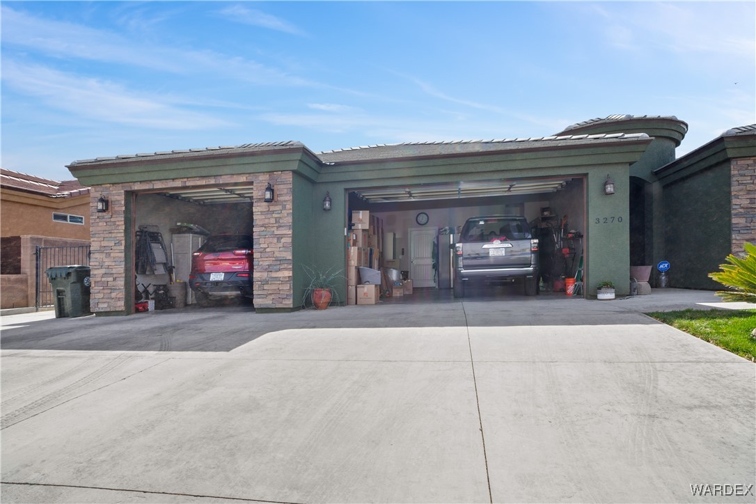 3270 Motherload Road Kingman, AZ 86401 - Photo 45 of 49 Garage