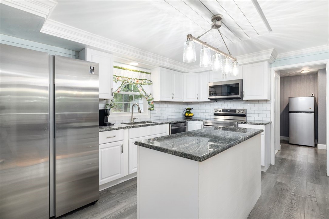 268 Log Road Smithfield, RI 02917 - Photo 7 of 50