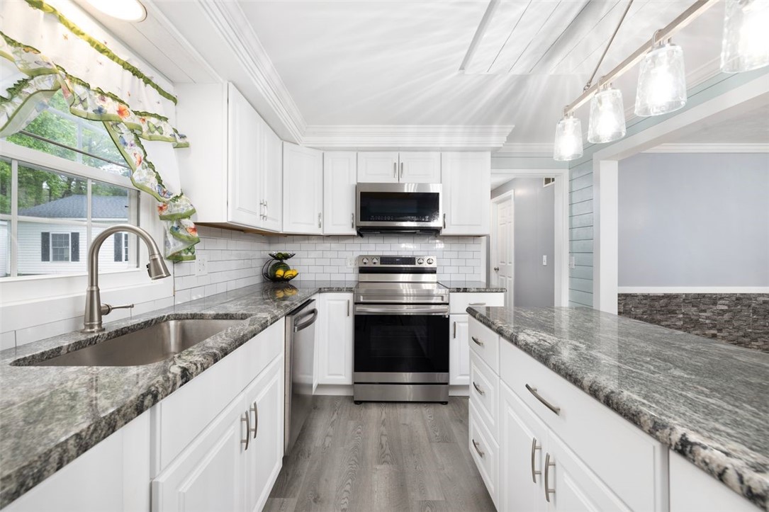 268 Log Road Smithfield, RI 02917 - Photo 9 of 50