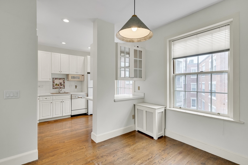 141 Beaconsfield Road, Unit 6 Brookline, MA 02445 - Photo 6 of 19