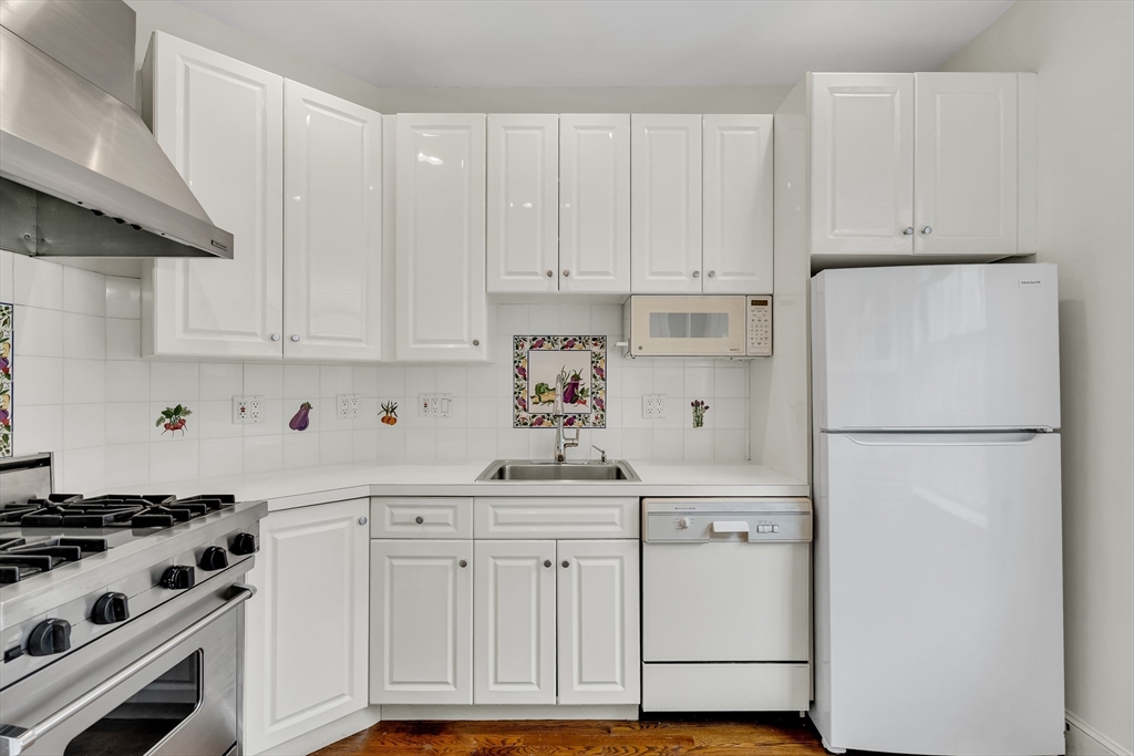 141 Beaconsfield Road, Unit 6 Brookline, MA 02445 - Photo 8 of 19