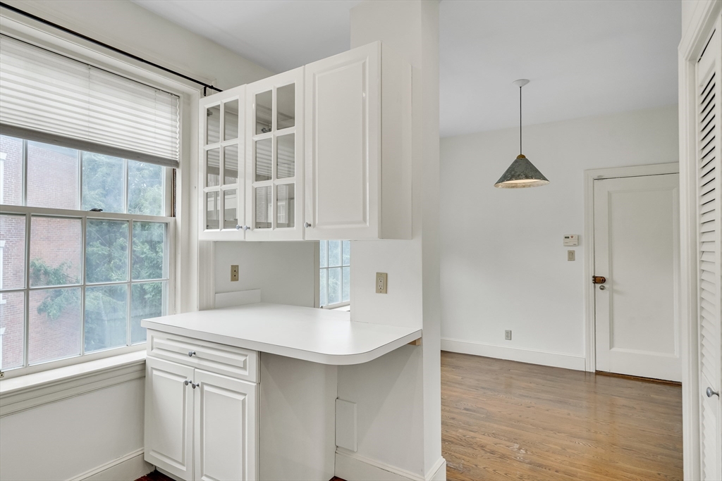 141 Beaconsfield Road, Unit 6 Brookline, MA 02445 - Photo 9 of 19