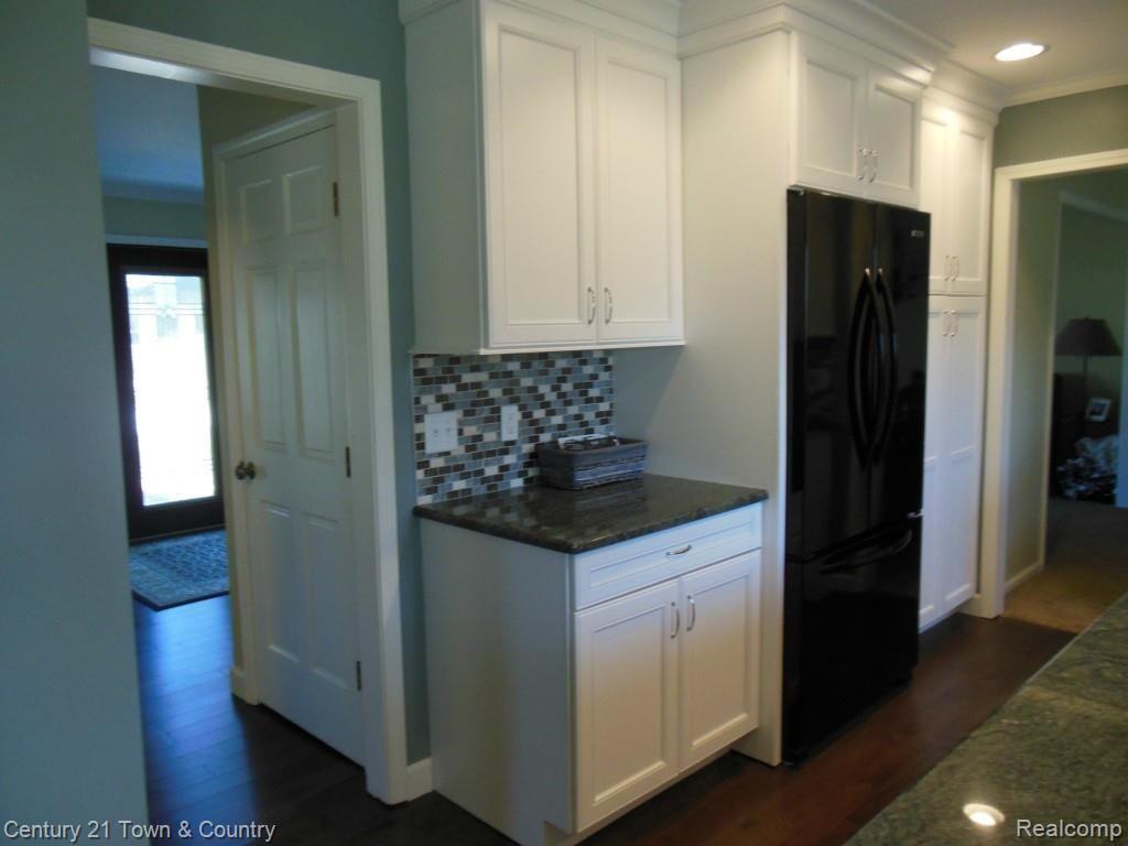 400 Tanglewood Drive Rochester, MI 48309 - Photo 10 of 52 016.jpg